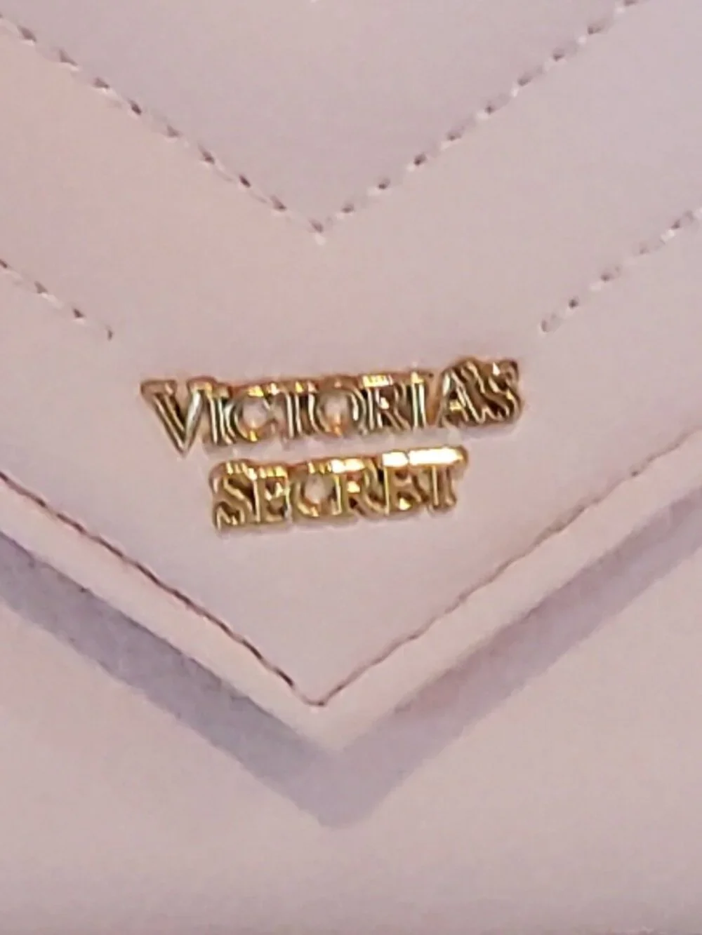 Victoria’s Secret Pebbled V-Quilt Tech Clutch Wristlet - Picture 5 of 6